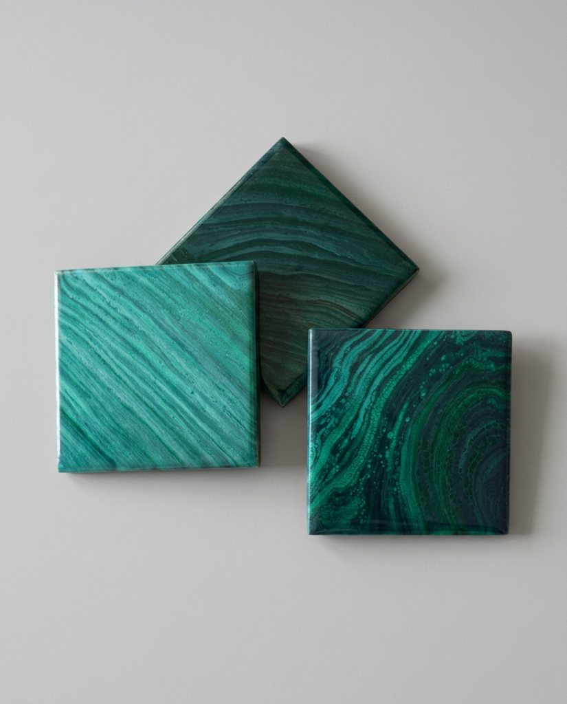 Arte firefly top‑down ultra‑realistic render of ceramic tiles with fluid abstract pigments, arrang 777087